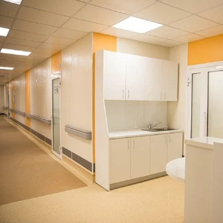 Коннелюрный односоставной плинтус Bonkeel Prof Серый (95х2700мм) в Краснодаре