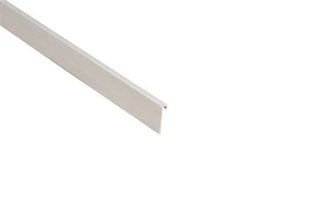 Коннелюрный плинтус Bonkeel Верхняя светло-серая часть (28х5х2200мм) в Краснодаре