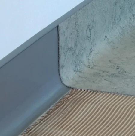 Коннелюрный односоставной плинтус Bonkeel Prof Серый (95х2700мм) в Краснодаре